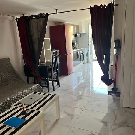 T3 + Jardin+ Parking Apartment